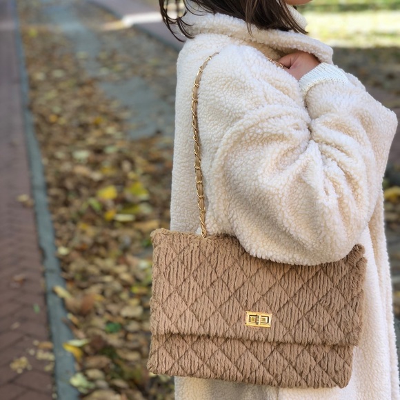 Handbags - 🆕Cecelia Taupe Teddy Faux Fur Handbag